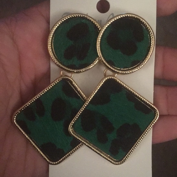 Leopard Drop Earrings. - Picture 2 of 2